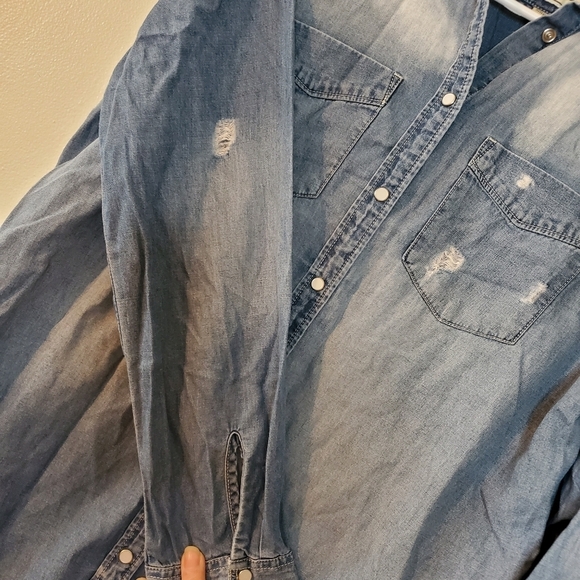 Express Boyfriend Distressed Chambray Top size small. - Picture 5 of 9